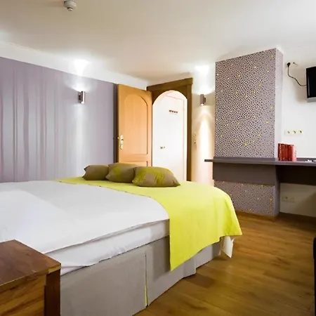 La Fontaine Du Sabotier Отель Авен