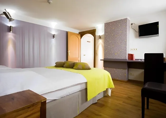 La Fontaine Du Sabotier Hotel Awenne